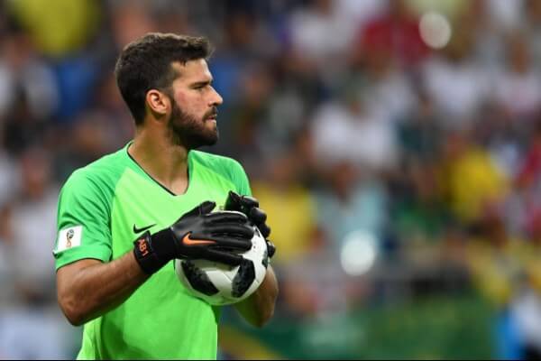 Goalkeeper gloves: When did goalkeepers begin wearing gloves?